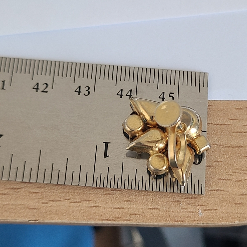 Vintage Mid Century Mod Gold Emerald Green Rhinestone Flower Clip On Earrings - Picture 7 of 8